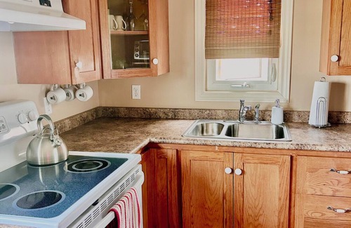 Jordan Station House | Stay at Jordan Valley Vineyards Barnhouse