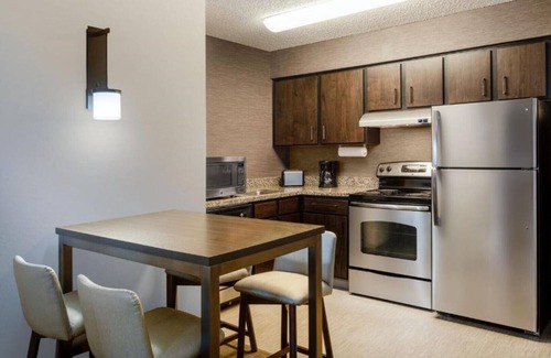 Louisville House | Stay at our modern extended stay hotel in Louisville, CO
