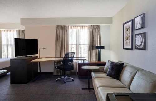 Louisville House | Stay at our modern extended stay hotel in Louisville, CO