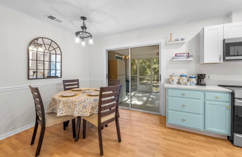 Panacea House | Stay at Panacea Palms, a charming 3/2 less than 1 mile from local boat ramp!
