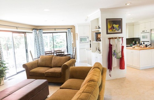 Sonoma House | Stay at Roche Winery's Sonoma Vineyard Retreat