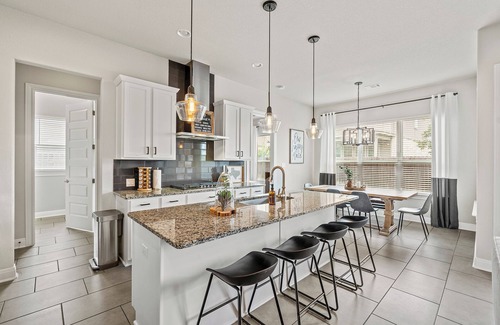Round Rock House | Stay at Steph’s Farmhouse! Right next to Kalahari Resorts and Dell Diamond!