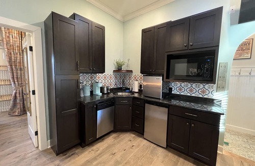 Bellevue Apartment | Stay at the Hang- a 70's Inspired Suite in Nashville!