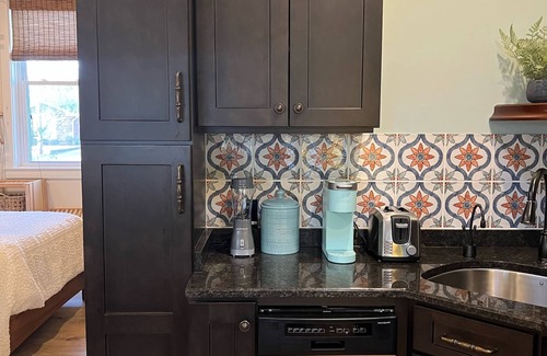 Bellevue Apartment | Stay at the Hang- a 70's Inspired Suite in Nashville!