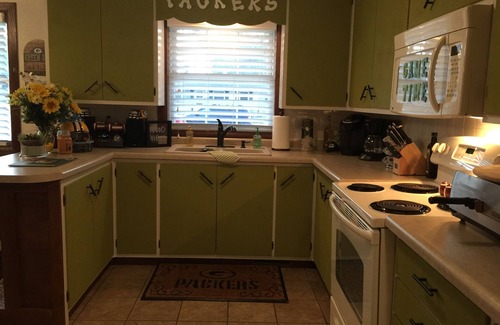 Green Bay House | Stay at the Premier Packer Property in Green Bay!