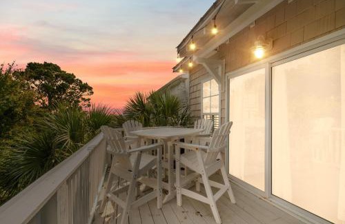 North Carolina Coast House | Stay at The Salty Gal - 4 Minute Walk to both Carolina and Kure Beaches