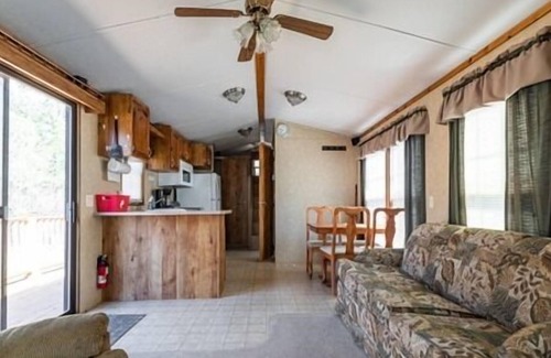 Neillsville Apartment | Stay at this quaint home perfect for the traveling outdoors enthusiasts not far from Lake Arbutus.