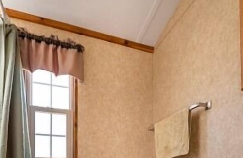 Merrillan Apartment | Stay at this quaint home perfect for the traveling outdoors enthusiasts not far from Lake Arbutus.