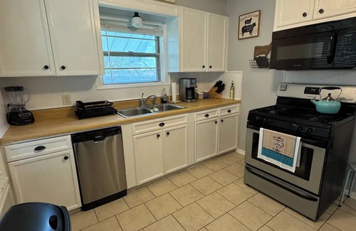 Deer Park House | Stay at Vida! Cozy home for summer getaway