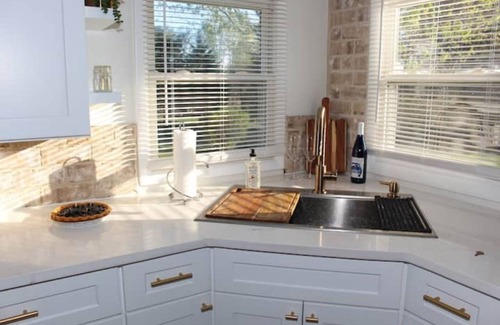 Goode House | Stay Awhile - 3BD 2BA home. Beautiful and spacious. Kids room with play area.