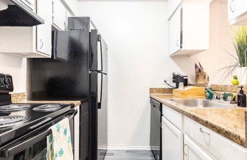 Park Central Apartment | STAY AWHILE IN THIS COZY 1 BED APT!
