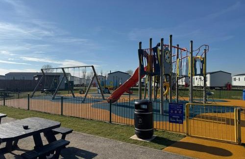 Dymchurch House | Stay By The Sea Beach Swimming Pool Arcade