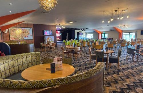 Dymchurch House | Stay By The Sea Beach Swimming Pool Arcade