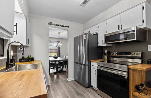 Gainesville House | Stay Classy in a Spacious Home w/an Elegant Touch