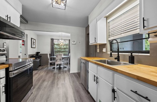 Gainesville House | Stay Classy in a Spacious Home w/an Elegant Touch