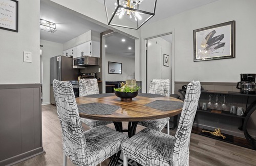 Gainesville House | Stay Classy in a Spacious Home w/an Elegant Touch