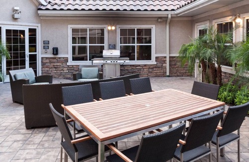 San Bernardino House | Stay Close to Big Bear Mountain! 4 1BR Suites w/ Full Kitchen, Breakfast