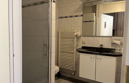 Bruggenmors Hotel | Stay Close To Culture And Green Spaces — Minutes From Rijksmuseum Twente