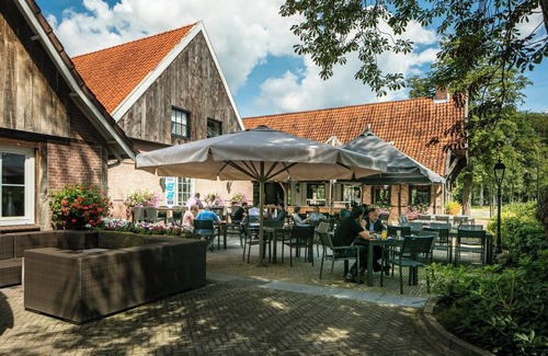 Bruggenmors Hotel | Stay Close To Culture And Green Spaces — Minutes From Rijksmuseum Twente