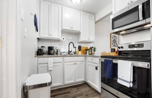 Central Arlington Apartment | Stay Close to the Action: Prime location 1BD Unit!