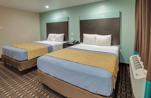 Fort Worth Hotel | Stay Comfortably: Economical Rooms with Microwave & Mini-Fridge