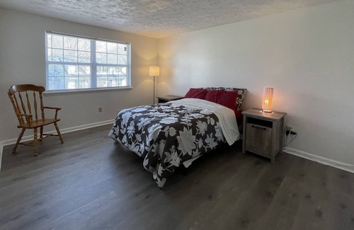 Fairport House | Stay comfortably with the whole family, in a quiet and safe neighborhood