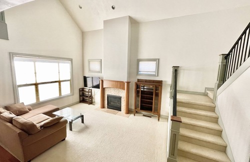 Eugene House | Stay comfy in a quiet cul-de-suc close to airport and downtown