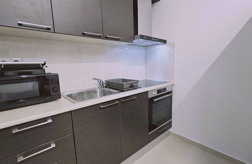 City Centre Apartment | STAY Cosmo City Suite 402