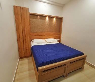 Periamet Hotel | Stay Court - Business Class Hotel - Near Central Railway Station
