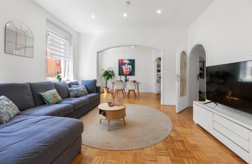 Aschaffenburg Apartment | Stay COZY - TOP LAGE - Kingsize Betten - Parkplatz - Balkon - Netflix