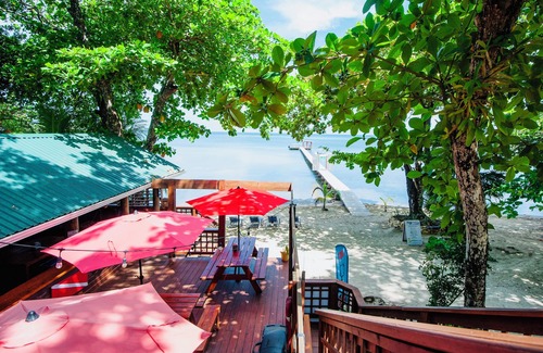 Antoneys Cay Apartment | Stay & Dive with Beautiful Ocean Views, steps to the waters edge!