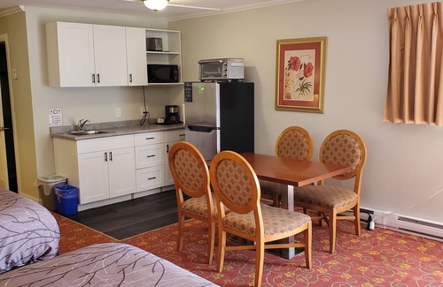 Division No. 16 Hotel | Stay Easy Inn