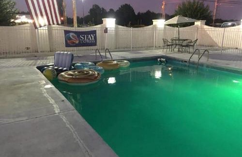 Demopolis Hotel | Stay Express Inn & Suites Demopolis
