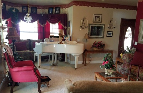 Temecula House | Stay for a month in our beautiful villa.