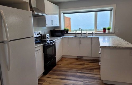 Golden House | Stay Golden - sleeps 20. Bugaboo