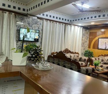 Chanakyapuri Hotel | Stay happy