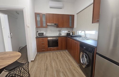City Centre Apartment | STAY Hydra Comfort Apartment