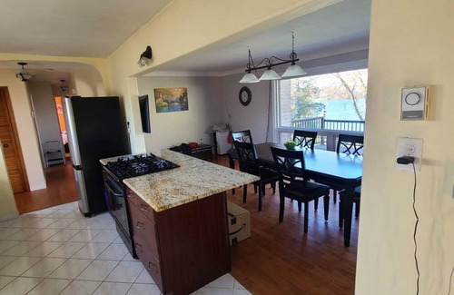 Adolphustown Cottage | Stay in a beautiful lakefront cottage in Napanee, no matter winter or summer.
