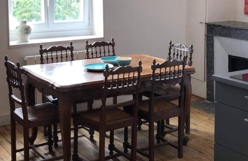Saint-Jean-aux-Bois Apartment | Stay in a chateau! 4 bedroom apartment with private pool near Paris!