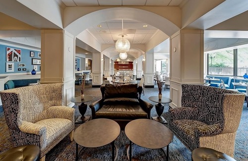 Atlanta Hotel | Stay in a Contemporary Pet Friendly Hotel Near Cobb Galleria! Outdoor Pool