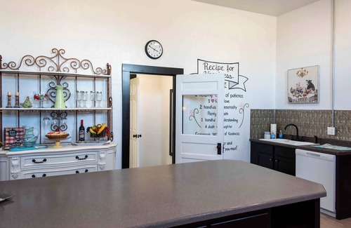 Custer City House | Stay in a Historic Bank Built in 1903 - 2 Bedroom in Custer City Newly Renovated