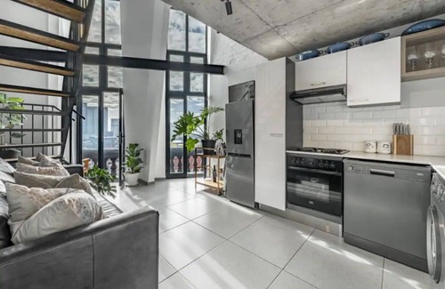 Cape Town Apartment | Stay in a modern loft with mountain views in Obz
