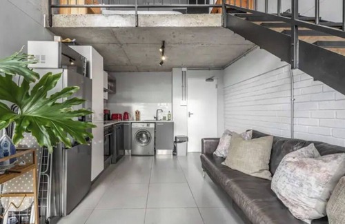 Cape Town Apartment | Stay in a modern loft with mountain views in Obz