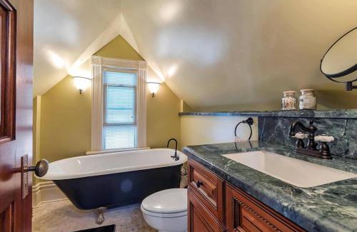 Horace Mann Villa | Stay In A Piece of San Jose History.