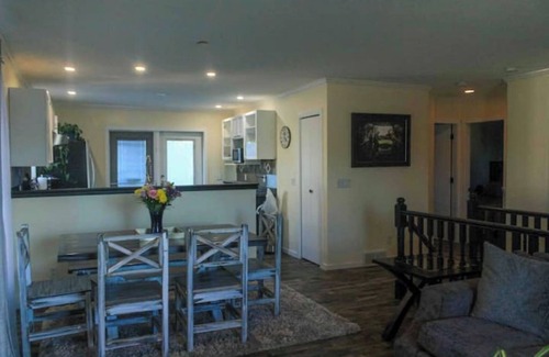 South Pandosy House | Stay in Central Kelowna, relax in your private 3 Bedroom, 2 bathroom home.