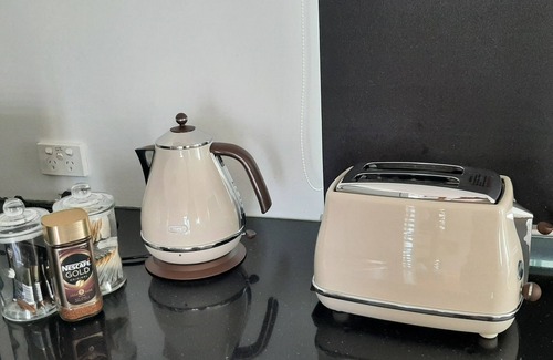 Ballajura House | Stay in Comfort: Modern Home with Complimentary Breakfast Welcome Pack