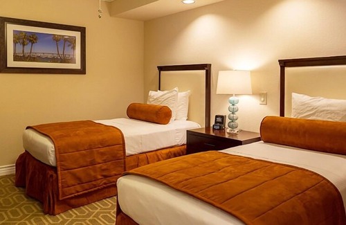 Coronado Hotel | Stay in Coronado's Best! Spacious Two Bedroom Unit with Kitchenette!