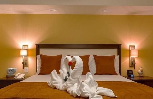 Coronado Hotel | Stay in Coronado's Best! Spacious Two Bedroom Unit with Kitchenette!