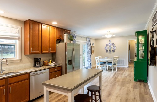 Franklin House | Stay in Franklin - Contact-free check-in- house - fire pit & grill