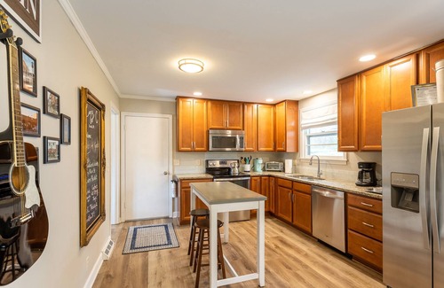 Franklin House | Stay in Franklin - Contact-free check-in- house - fire pit & grill